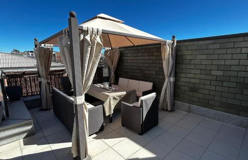 R39 Attic with Terrace and Private Parking - Foto 3