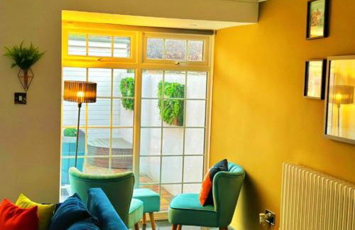 Charming 3-bedroom House with Garden in Portsmouth, Close Parking, Train Station & Gunwharf - Foto 3