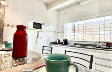 Ape Elegance com ar condicionado cama queen no centro - Foto 45