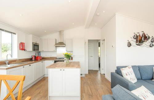 Midway Lodge - Photo 12