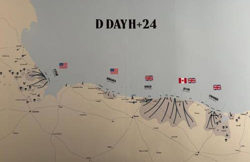 Embruns maison spacieuse rénovée 5 ch 3 sdb 2 WC belle terrasse aménagée barbecue à 250 m de la plage en plein centre d' Arromanches au coeur des plages du débarquement, proximité de Bayeux - Foto 47