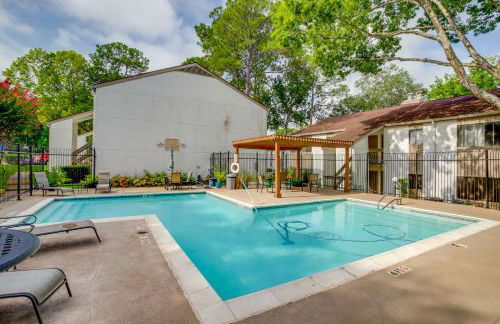 Chic Montgomery Condo with Balcony and Pool Access! - Foto 22