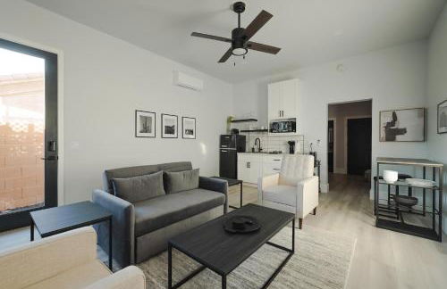 Modern Casita,Spa,Pool 10 Min to AZ Athletic Center - Photo 1