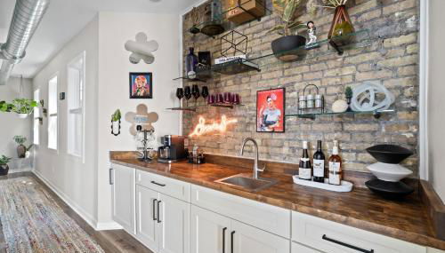 The Bentley Condotel, Heart of Walkers Point with Garage, Yard - Foto 4