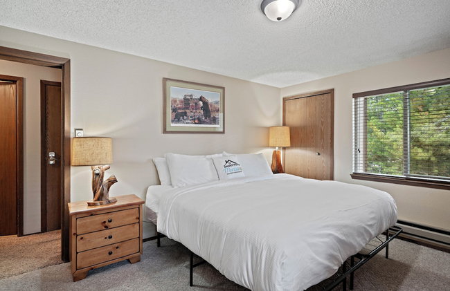 Trapper 8: Cozy 4-Bedroom Condo, 1 Minute to Yellowstone, perfect for 8 guests. - Foto 16