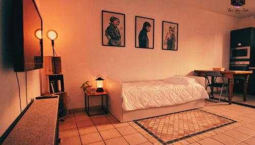 "The Other Side" Studio - Foto 1