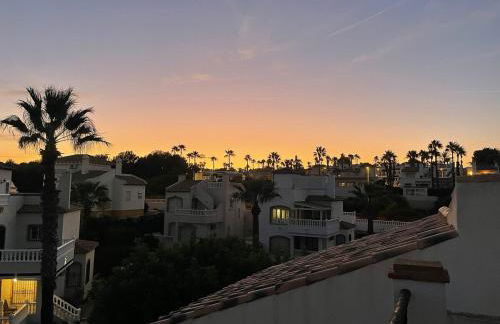 Modern, lovely, poolside 2 bedroom apartment - Foto 6