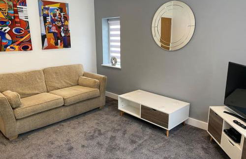 A modern, dog-friendly 3 bedrm canal side property - Photo 5