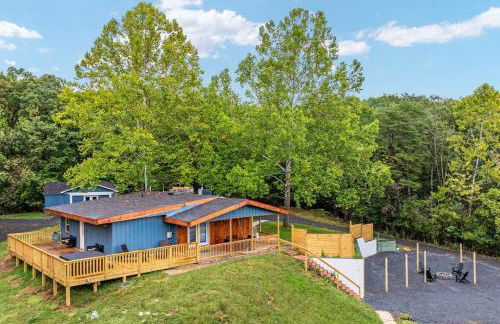 Hidden Hollow 3BD Cabin - Hot Tub, Wifi, Game Room, Fire Pit - Foto 31