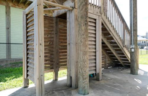 3BR Beach Retreat - Tiki Bar, Ocean Deck, Pet-Friendly & Sleeps 10 - Foto 28