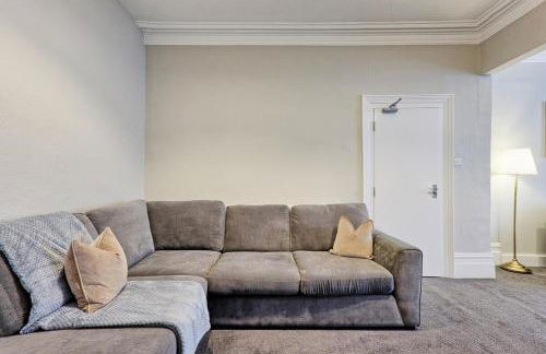 Large 5-Bedroom Home, Perfect for Long Stays & Team Accommodation - Foto 15