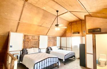 Blufftop Cabin Retreat Hot Tub and Fall Views! - Foto 28