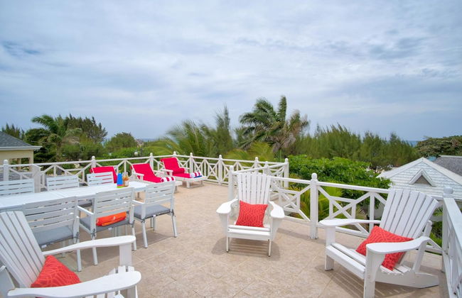 Dreamin Villa - 3 B R Beachfront w Staff - Photo 6