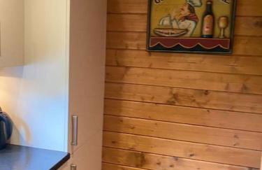 3 Bedroom Lodge Hotub pool in Horsley Surrey UK - Photo 57