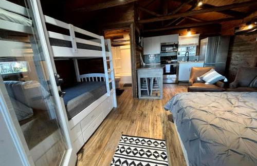 Incredible Lakefront Cabin for a Wonderful Family Adventure in Nature in Hemphill, Texas - Foto 16