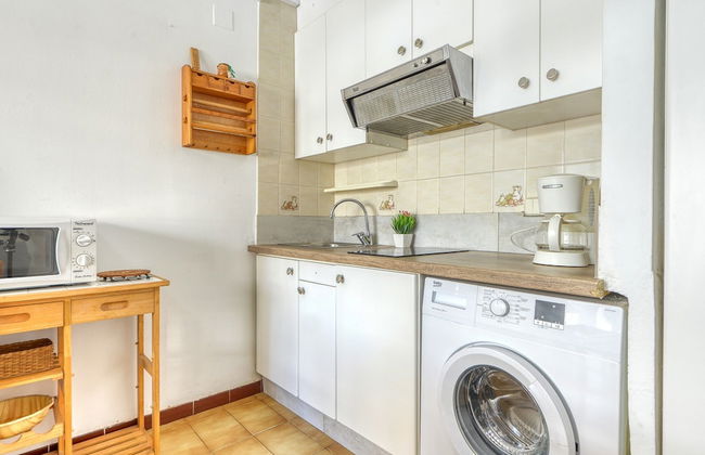 Apartment in Rosas Near Platja de Sta Margarida - Photo 5