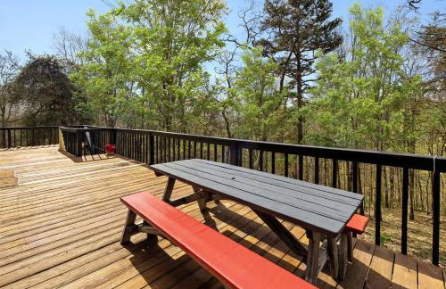 Vibrant Woodland Cabin Sanctuary near Great Cacapon River in West Virginia - Foto 7