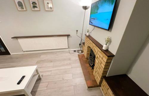 Spacious Luton Airport Accommodation - Perfect for Contractors, Families, Tourists & Long Stays - Foto 50