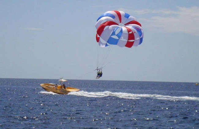 Parasailing in Playa Blanca - Photo 4