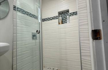 Modern Studio with Private Patio - Foto 34