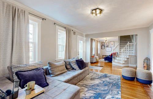 Walk to Transit and Eats! Urban Oasis in Newton - Foto 4