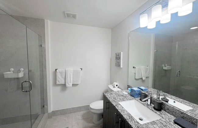 Downtown Doral Condo w-Free Parking - Foto 49