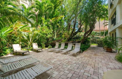 NEW Coastal 1BR at Palm Beach Hotel Condo - Foto 18