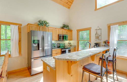 Game Room and 3-Story Deck at Lake Hiwassee Hideaway - Foto 5