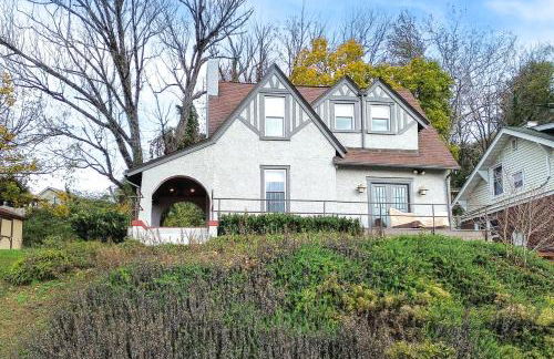 Walk to Roanoke River Greenway Mountain-View Home - Foto 24