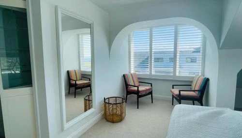 Baywatch Mawgan Porth Spacious Home sleeps 9, Games room, Parking & Garden - Foto 1