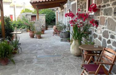 The Schoolmistress With The Golden Eyes, studios & rooms - Photo 26