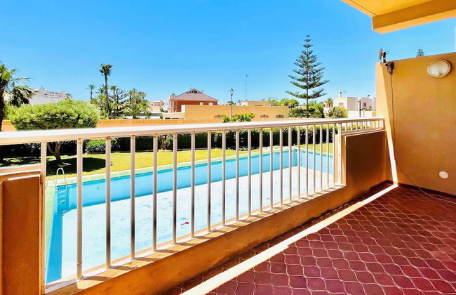 Mountain-view Apartment by Sea - Foto 18