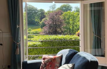 Artist's Studio - Photo 12