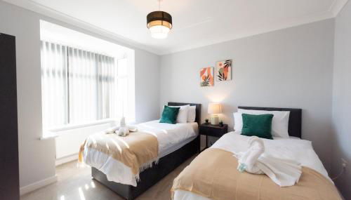 4 Bedroom Home - Contractor Ready - 2 Mins to Town CM7 - Foto 2