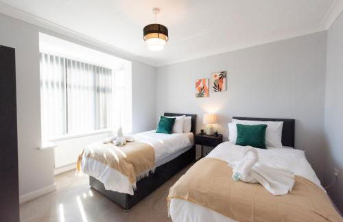 4 Bedroom Home - Contractor Ready - 2 Mins to Town CM7 - Foto 2