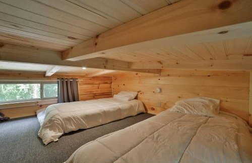 River Cabin Hot Tub & Swim Spa Near Downtown - Foto 14