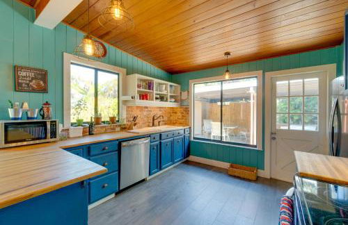 2 Mi to Riverwalk Palmetto Gem with Fire Pit and BBQ - Photo 5