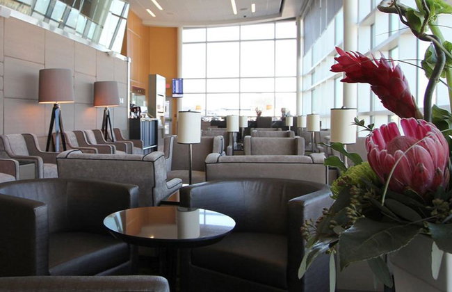 Plaza Premium Lounge - US Departures - Foto 3