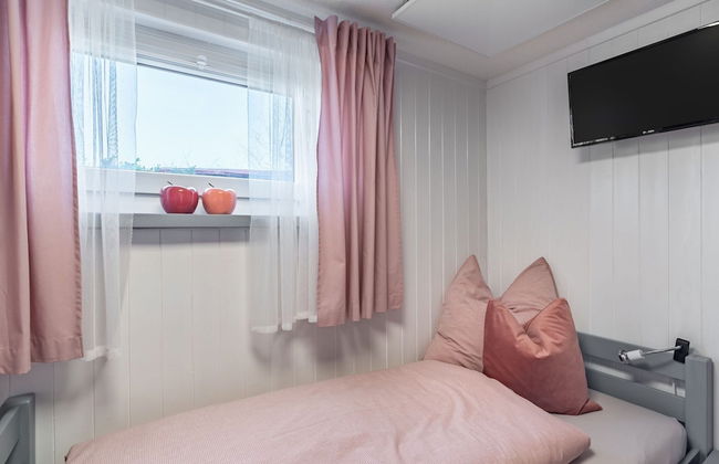 Holiday Home on the Mountain With Views - Photo 5