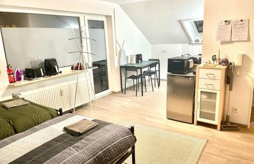 Sky Studio Apartment 1,5 Zimmer für 4 Leute Zentral 35qm S-Bahn Mercedes Benz - Foto 18
