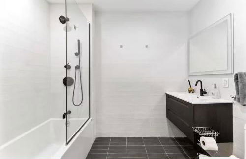 Luxury 3BR Duplex w Private Patio in Upper East - Foto 27