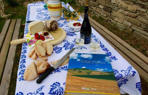 Farmhouse in Marche with Pool and Views - Foto 28