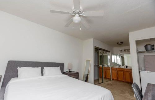 Wyndham 219 Modern 2br suite, Parking - Photo 14