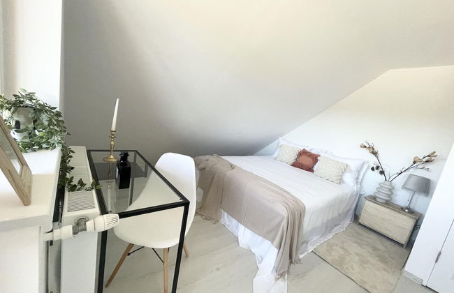 Impeccable 2-bed House in Albești - Foto 3