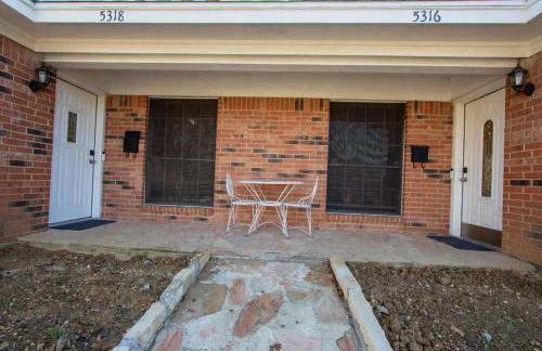 Spacious Stay for 12 - Central Fort Worth - Photo 16