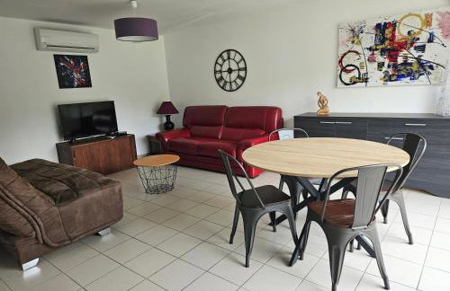MAISON avec 1 CHAMBRE dans QUARTIER RESIDENTIEL VERDOYANT CALME - Foto 1