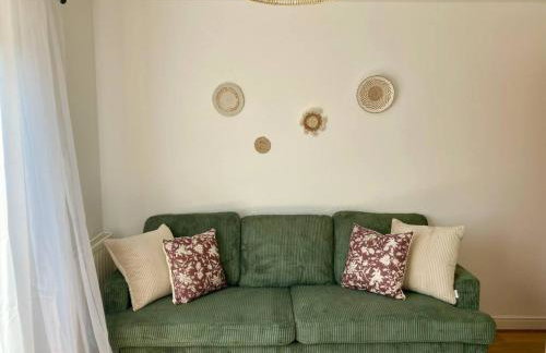 Ashford 4-Bed Townhouse with Garden and Parking - Foto 4