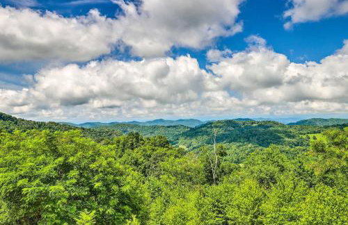 Getaway Chalet in Mars Hill with Hot Tub and Views! - Foto 31