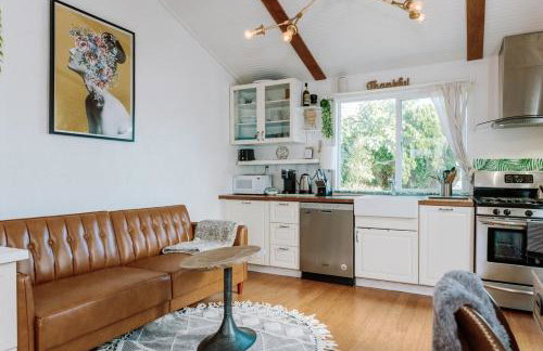 Serene Silver Lake 1 bedroom 1 bathroom Back house With Private Backyard - Photo 27