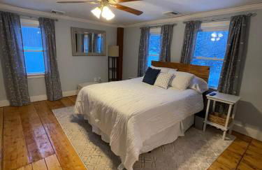 3,000 Sq Ft Historic Colonial Minutes from Okemo with Direct VAST Trail Access - Foto 25